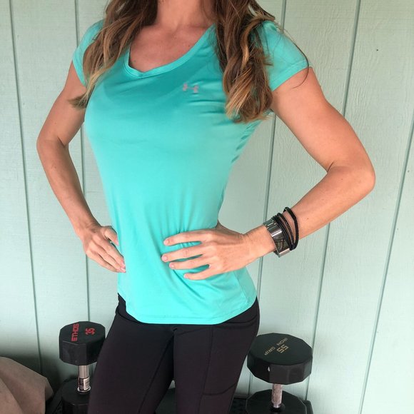 BUNDLED Two (2)Women's Under Armour Heat Gear tops - Picture 6 of 14